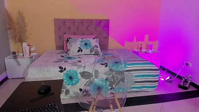 cristal crossfitx online show from September 2025 10:17:02 AM