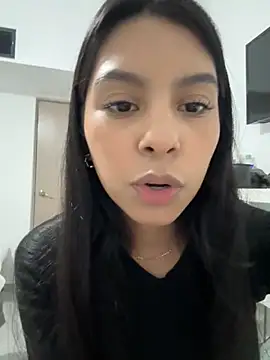 Snapshot of Valeedoll chatting on November 2025 04:43:02 AM Valeedoll online show from November 2025 04:43:02 AM