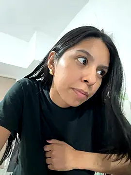 Snapshot of Valeedoll chatting on November 2025 03:06:01 AM Valeedoll online show from November 2025 03:06:01 AM