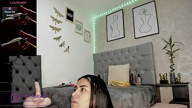 crystal beennz online show from December 2025 01:54:01 AM