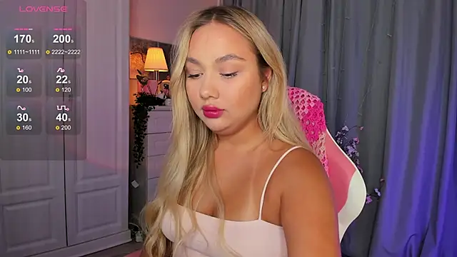 Snapshot of _Loneve__ chatting on October 2025 03:21:01 PM  Loneve   online show from October 2025 03:21:01 PM