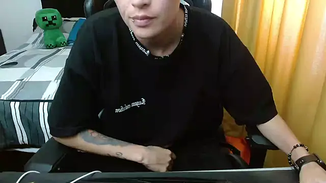 Snapshot of duo_peludoo chatting on April 2026 03:46:02 PM duo peludoo online show from April 2026 03:46:02 PM