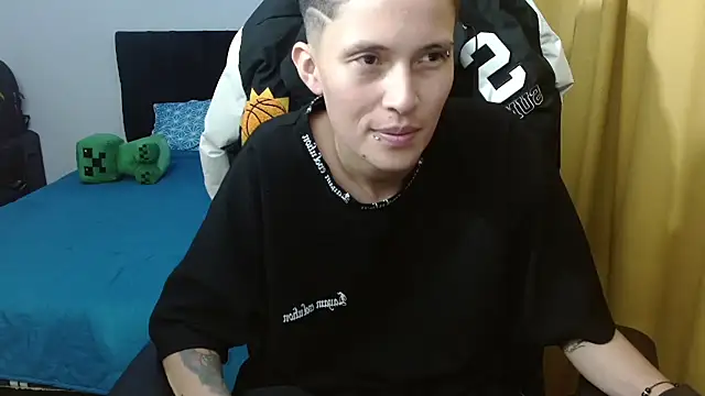 Snapshot of duo_peludoo chatting on May 2026 03:13:02 AM duo peludoo online show from May 2026 03:13:02 AM