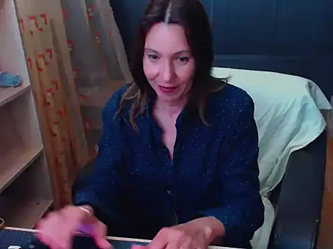 hannaha online show from April 2026 06:53:02 PM