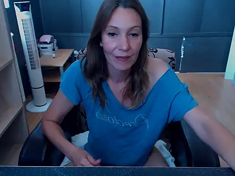 Snapshot of hannaha chatting on June 2026 11:49:02 AM hannaha online show from June 2026 11:49:02 AM