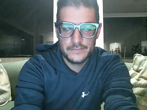 Snapshot of quitomanec chatting on May 2026 05:46:02 AM quitomanec online show from May 2026 05:46:02 AM