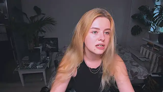 Alexa Pirs online show from September 2025 03:01:01 PM