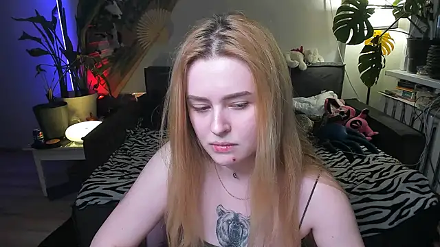 Alexa Pirs online show from April 2026 07:07:01 PM