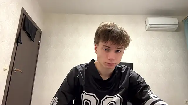 Snapshot of aronrodrigos chatting on February 2025 10:07:02 PM aronrodrigos online show from February 2025 10:07:02 PM