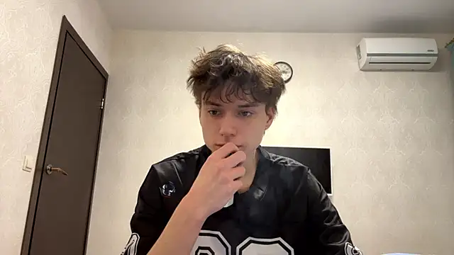 Snapshot of aronrodrigos chatting on February 2025 06:15:02 PM aronrodrigos online show from February 2025 06:15:02 PM