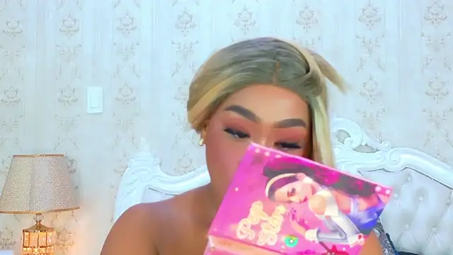 Snapshot of TianahGlow chatting on October 2025 09:13:01 PM TianahGlow online show from October 2025 09:13:01 PM