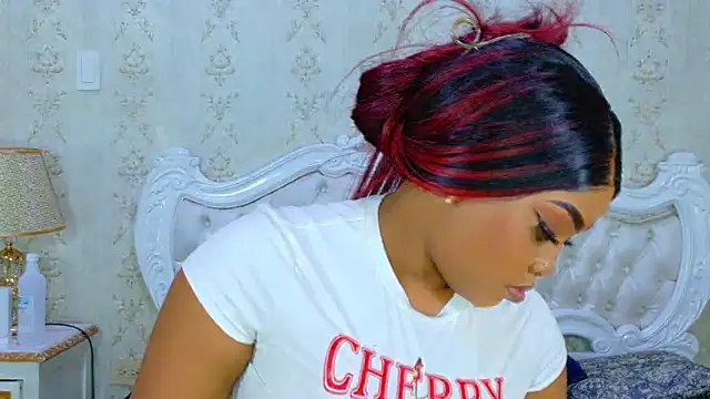 Snapshot of TianahGlow chatting on October 2025 09:05:02 PM TianahGlow online show from October 2025 09:05:02 PM