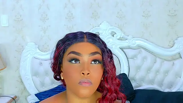 Snapshot of TianahGlow chatting on November 2025 02:12:01 AM TianahGlow online show from November 2025 02:12:01 AM