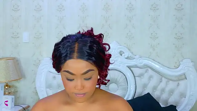 Snapshot of TianahGlow chatting on November 2025 08:32:01 PM TianahGlow online show from November 2025 08:32:01 PM