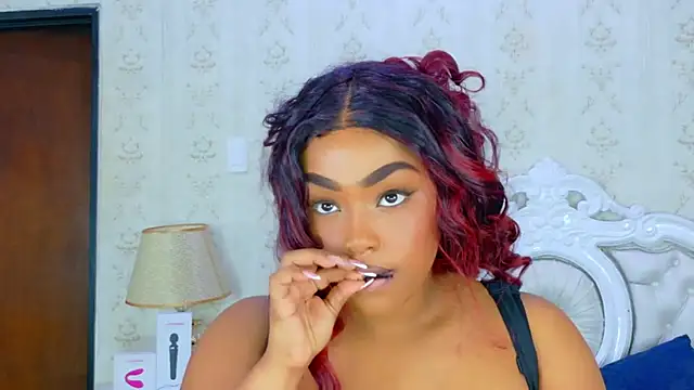 Snapshot of TianahGlow chatting on November 2025 08:51:01 PM TianahGlow online show from November 2025 08:51:01 PM