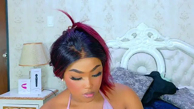 Snapshot of TianahGlow chatting on November 2025 08:42:01 PM TianahGlow online show from November 2025 08:42:01 PM