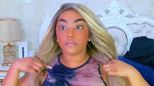 Snapshot of TianahGlow chatting on November 2025 09:14:02 PM TianahGlow online show from November 2025 09:14:02 PM