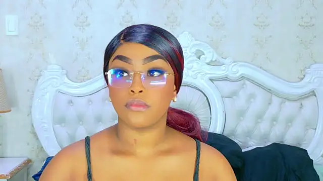 Snapshot of TianahGlow chatting on November 2025 08:30:01 PM TianahGlow online show from November 2025 08:30:01 PM