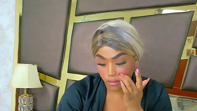 Snapshot of TianahGlow chatting on November 2025 09:46:01 AM TianahGlow online show from November 2025 09:46:01 AM