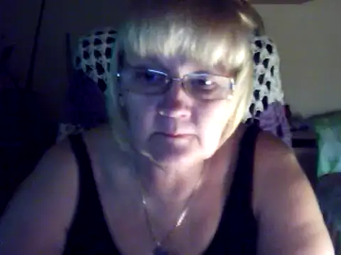 Snapshot of Violet5364 chatting on March 2025 08:40:02 PM Violet5364 online show from March 2025 08:40:02 PM
