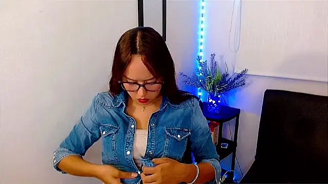 Emilybateee online show from February 2025 07:19:02 PM