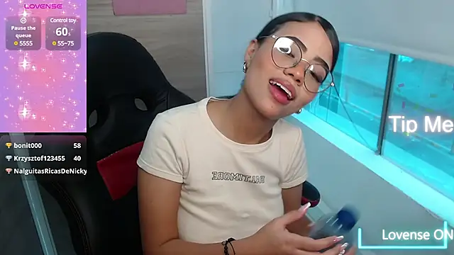 Snapshot of Sussan_love01 chatting on March 2025 08:21:01 PM Sussan love01 online show from March 2025 08:21:01 PM