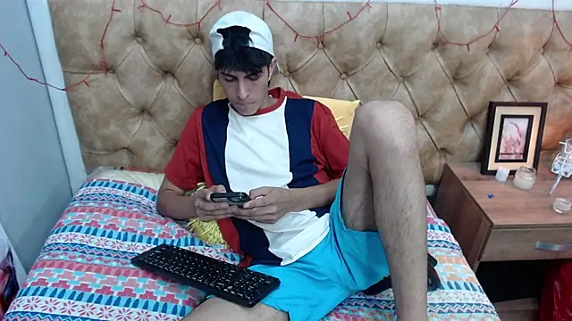 Snapshot of Estiv18_ chatting on February 2025 04:20:01 AM Estiv18 online show from February 2025 04:20:01 AM