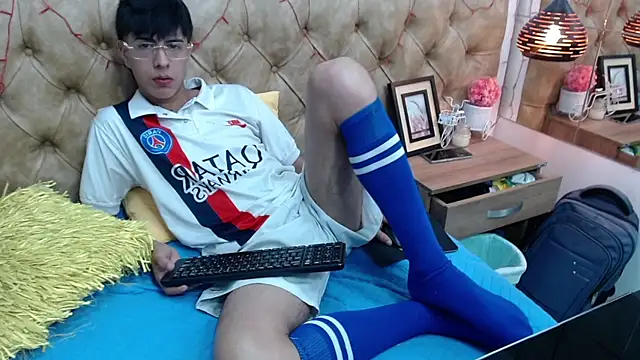 Snapshot of Estiv18_ chatting on March 2025 06:26:02 AM Estiv18 online show from March 2025 06:26:02 AM