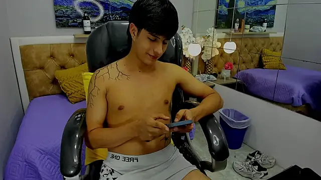 Snapshot of Estiv18_ chatting on September 2025 02:33:02 AM Estiv18 online show from September 2025 02:33:02 AM