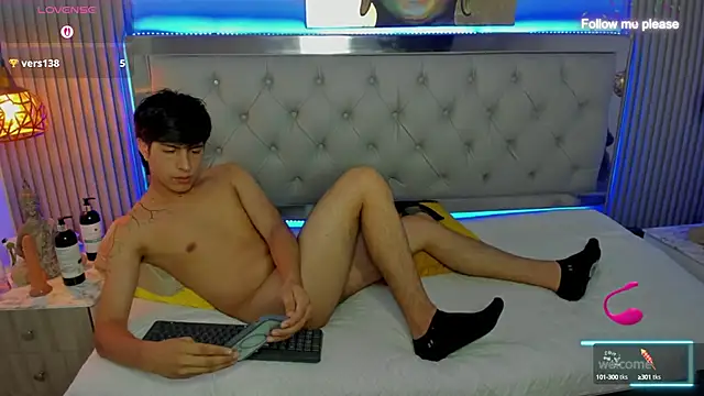Snapshot of Estiv18_ chatting on September 2025 03:44:02 AM Estiv18 online show from September 2025 03:44:02 AM