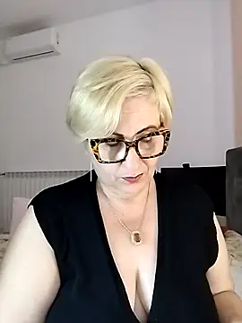 Snapshot of Pumabionda chatting on November 2025 09:47:01 PM Pumabionda online show from November 2025 09:47:01 PM