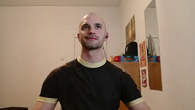 OskarBreno online show from May 2026 07:11:01 PM