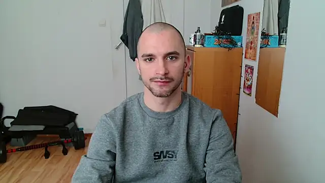 OskarBreno online show from May 2026 07:04:01 AM