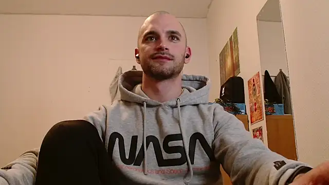 OskarBreno online show from May 2026 08:38:02 PM