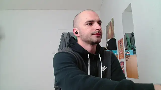 OskarBreno online show from May 2026 02:33:01 PM