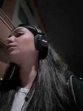 lunalovelee online show from September 2025 02:09:02 PM