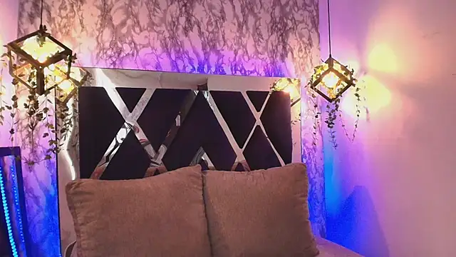 charlotte bluee online show from November 2025 06:39:01 PM