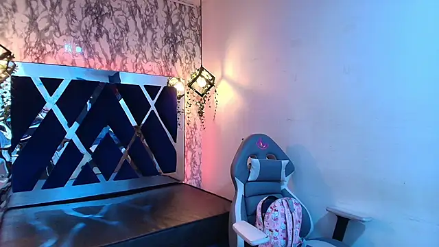 charlotte bluee online show from November 2025 06:43:02 PM