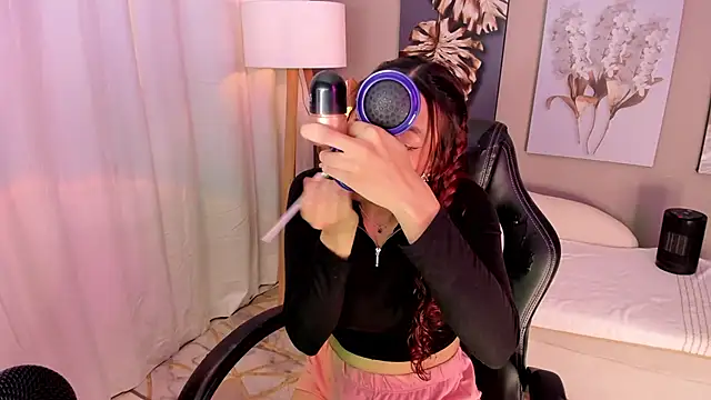 charlotte bluee online show from June 2026 09:29:01 PM