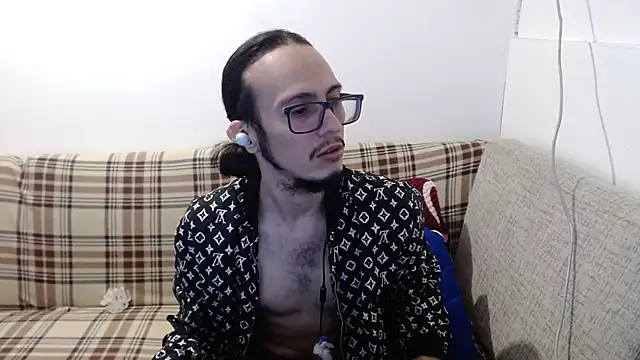 Snapshot of cholitohermoso chatting on July 2026 02:37:01 PM cholitohermoso online show from July 2026 02:37:01 PM