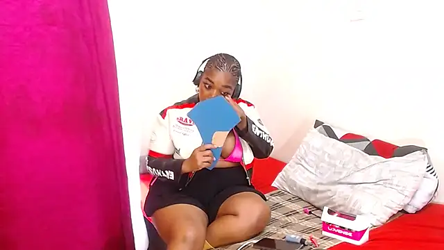 CurvyCutiexx94 online show from October 2025 09:28:01 AM