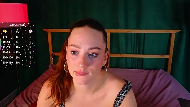 StacyWatts online show from October 2025 08:04:01 PM