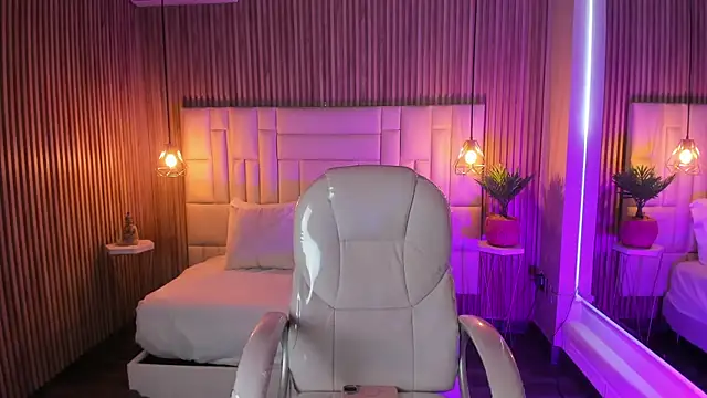 MelanieHillss online show from November 2025 04:45:02 AM