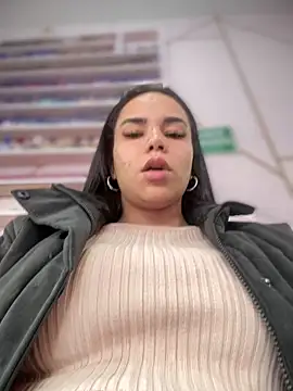 Snapshot of Naatalia chatting on November 2025 08:18:02 PM Naatalia online show from November 2025 08:18:02 PM