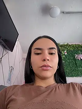 Naatalia online show from April 2026 04:19:01 PM