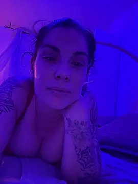 Snapshot of Lar0uch chatting on February 2025 07:19:02 PM Lar0uch online show from February 2025 07:19:02 PM