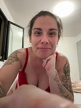 Snapshot of Lar0uch chatting on March 2025 05:50:02 PM Lar0uch online show from March 2025 05:50:02 PM