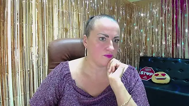 Snapshot of DianaMGG chatting on October 2025 05:22:02 PM DianaMGG online show from October 2025 05:22:02 PM