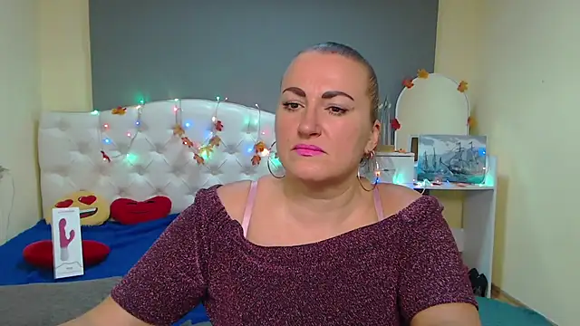 DianaMGG online show from November 2025 06:24:01 AM