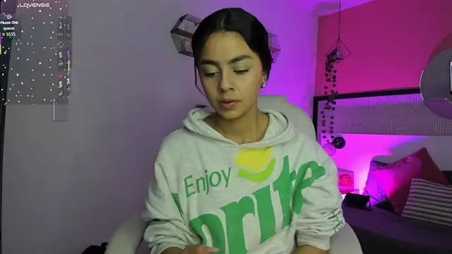 Bella walker  online show from March 2026 09:09:01 PM